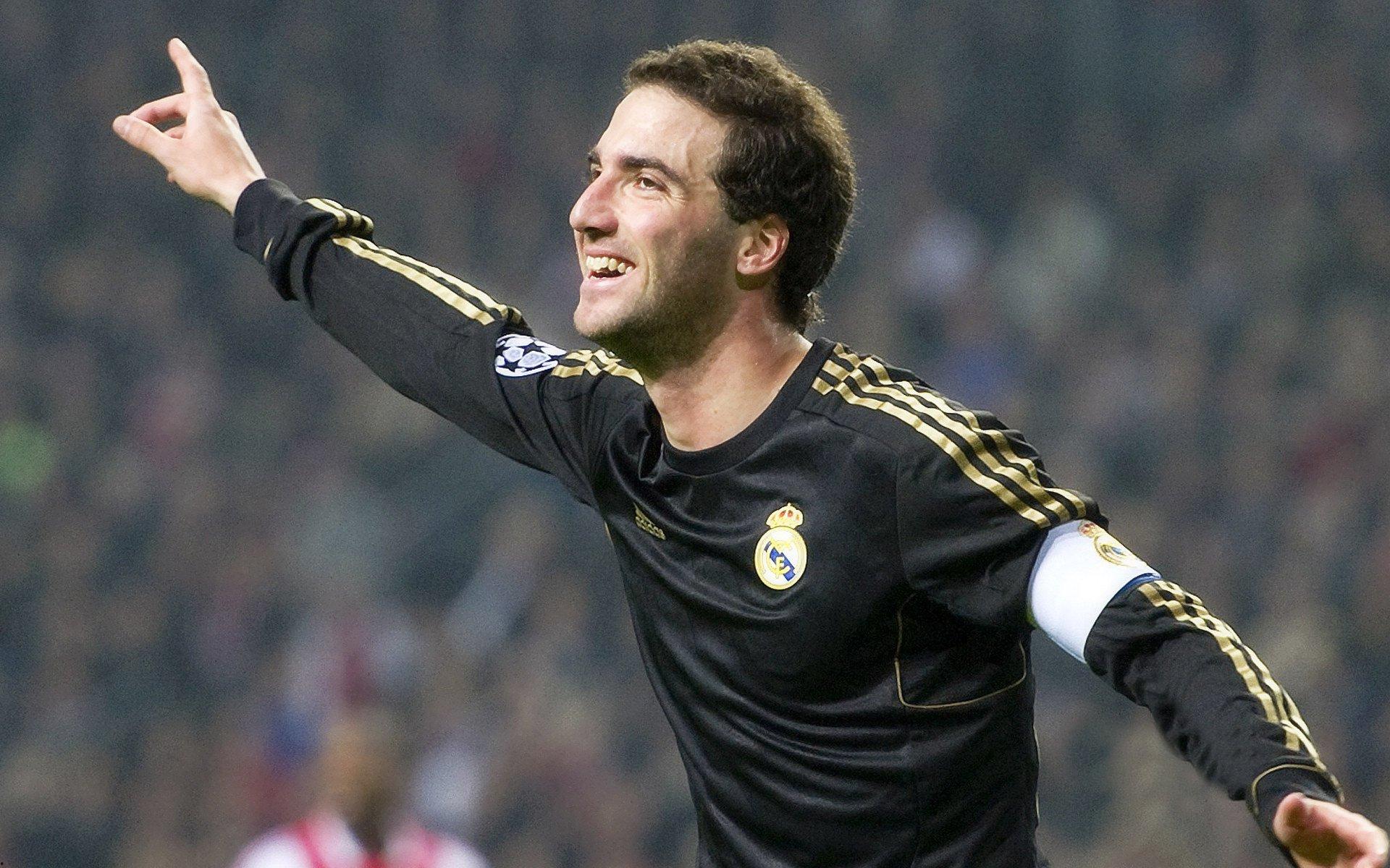 中国花样游泳队巴黎奥运备战冲刺 新编排惊艳国际赛场