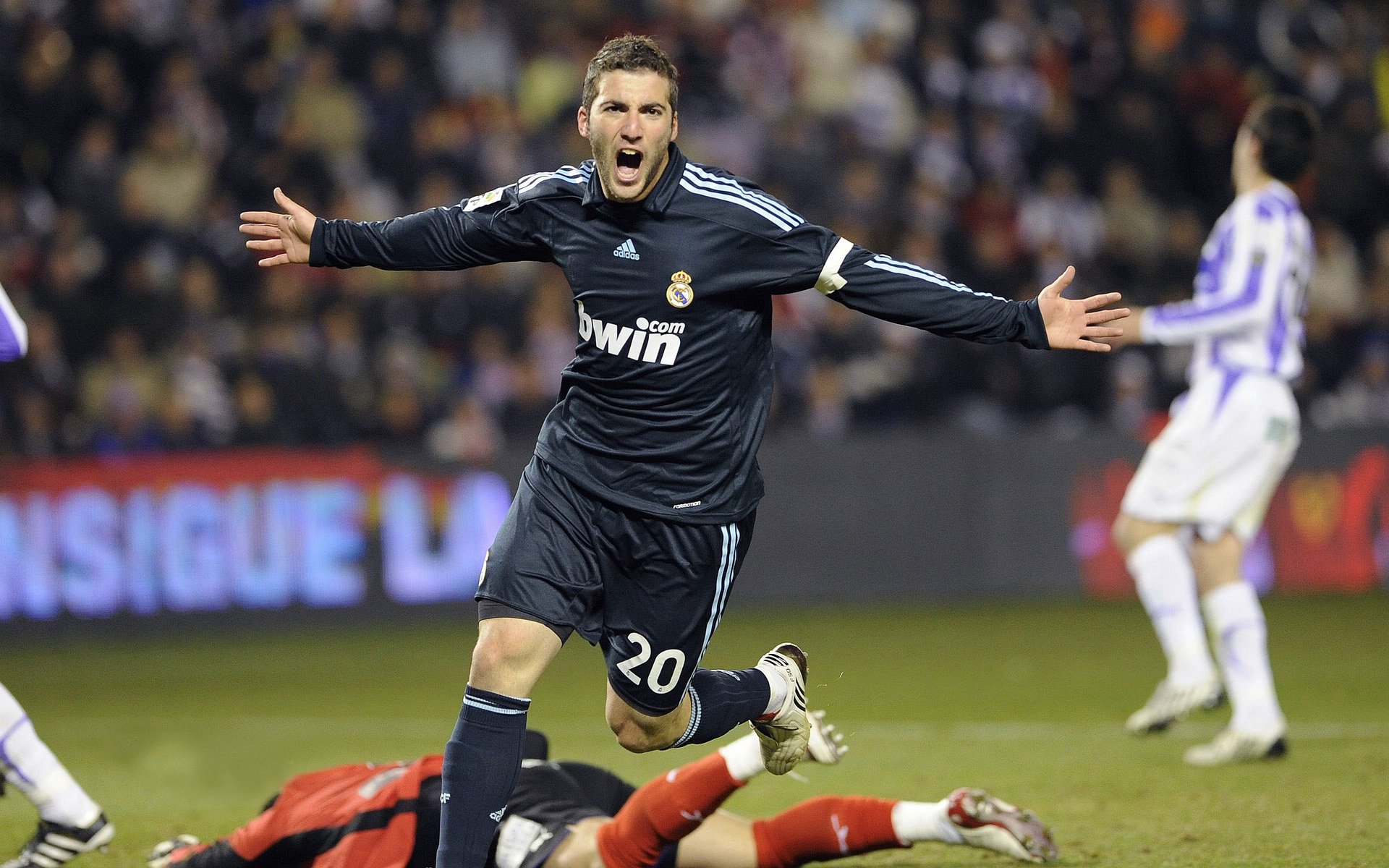 23岁新星打破尘封15年世界纪录，田径史迎来崭新篇章